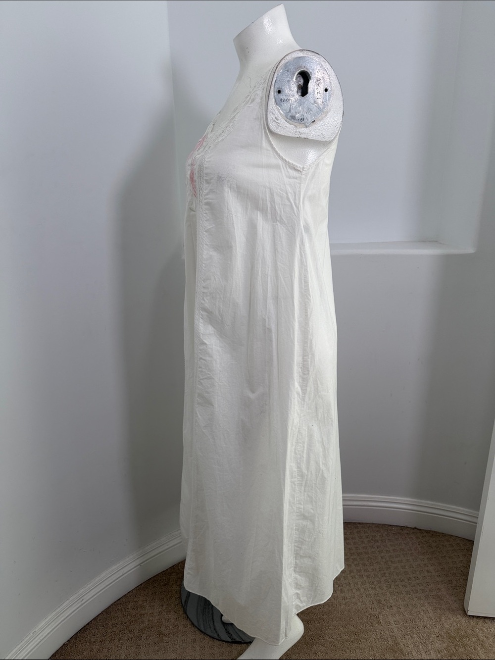 Natori Sacks Fifth Ave Vintage White Long Nightgown Pink Embroidery lace Size M - Picture 7 of 8